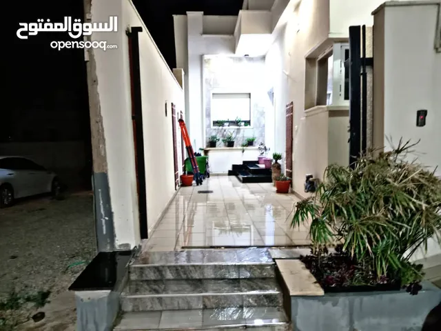 160 m2 3 Bedrooms Townhouse for Sale in Tripoli Ain Zara