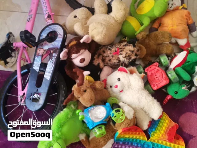 مجموعه كبيره العاب دمى و بسكليت بحاله جيد جدا