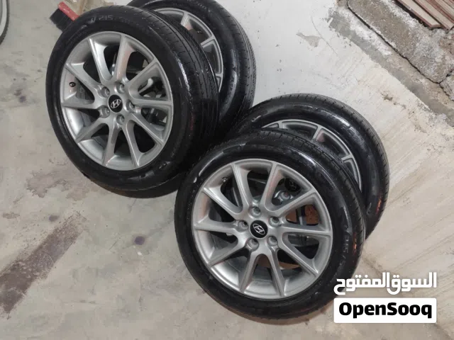 جنط هيونداي أصلي قياس 215/55/17 بعيد