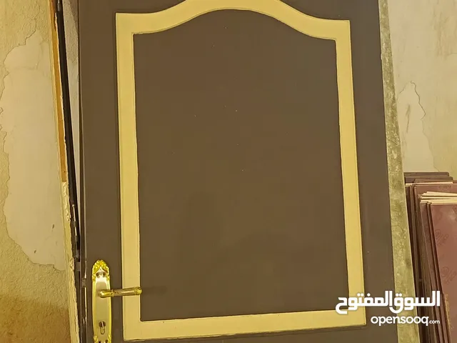 باب خشب مستعمل