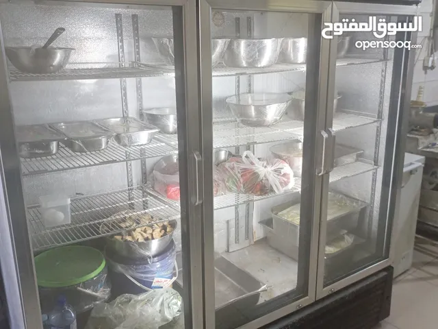 ثلاجة 3 ابواب للبيع تصلح لمطعم لملبنة لدكان