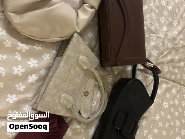 خمس حقائب ب حالة جيدة جدا ب 450 درهم