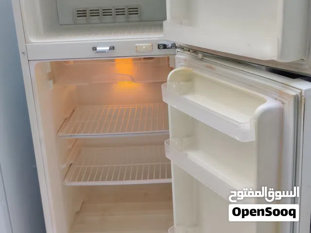 نبيع ثلاجه حجم متوسط بحاله ممتازه استخدام ثلاجه دايو 14 قدم حجم متوسط تبريد وتجميد قوي مع التوصيل وا