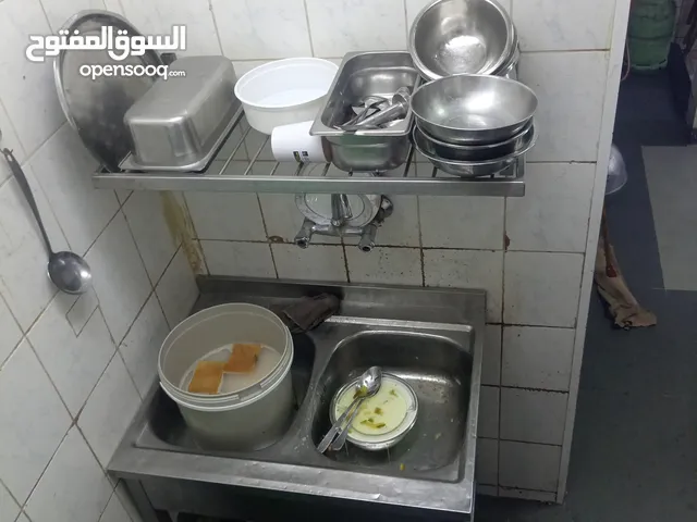 عدت مطعم كامله البيع