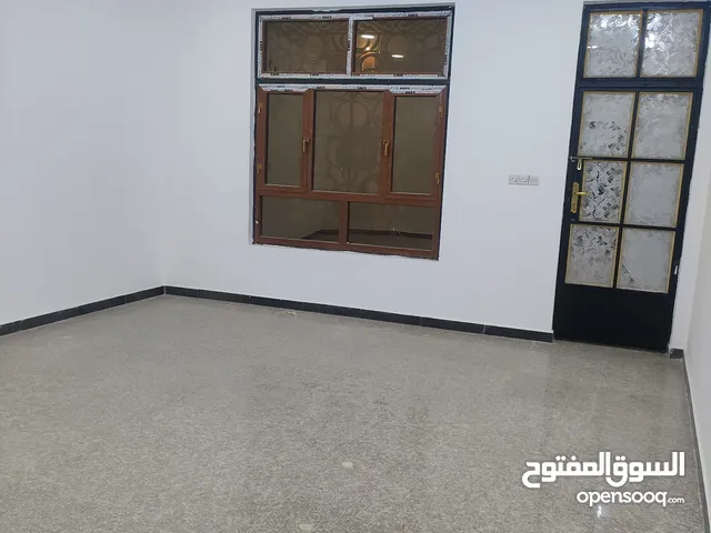 125 m2 5 Bedrooms Townhouse for Rent in Basra Juninah