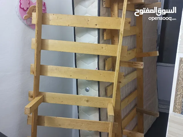 فرشه غرفة نوم زنبرك مع جحشات عدد 2 مستعمله