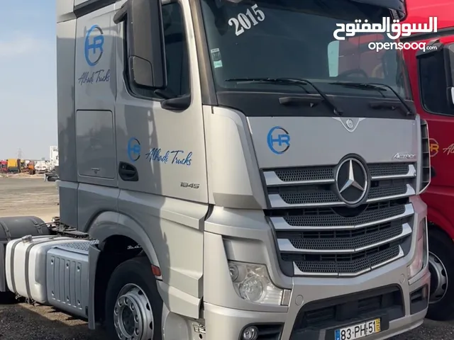 Tractor Unit Mercedes Benz 2015 in Al Jahra