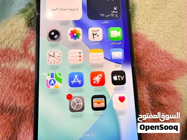 iPhone 13 Pro Max, 256GB, battery health 80%, no defects or repairs whatsoever, comes with all acces
