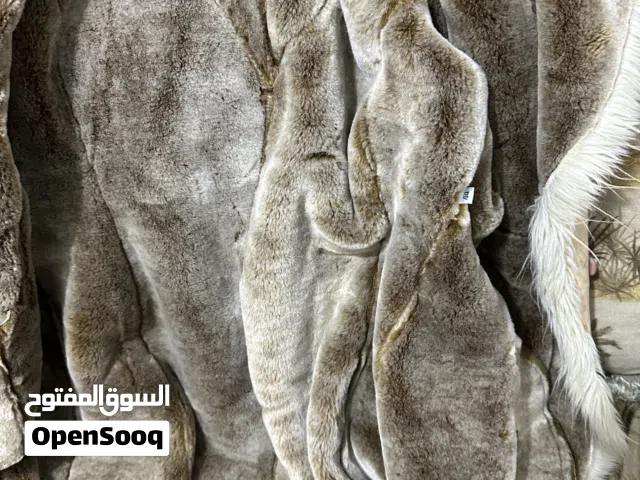 للبيع معطف شمواه أصلي بفرو طبيعي ماركة بلاكي درس برلين وارد الخارج مقاس 44