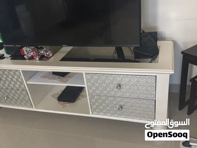 طاولة تلفزيون