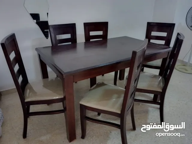 طاولة سفره بحاله جيده