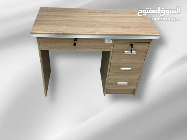متخصصون في مجال الأثاث المكتبي الجاهز