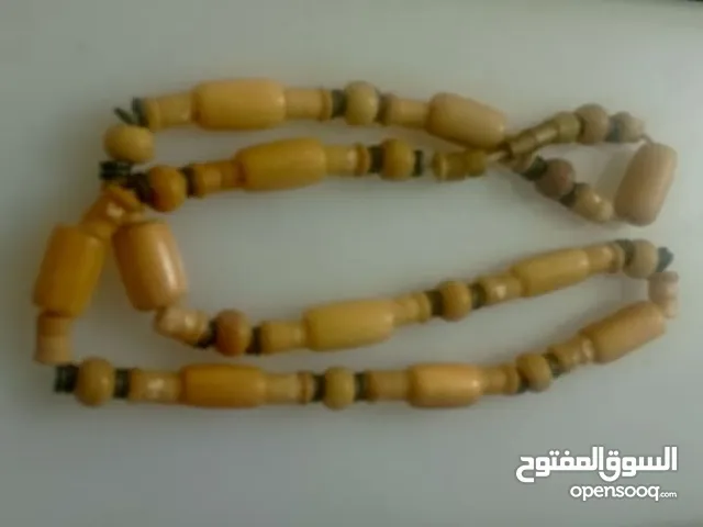 مسابح انتيكا قديم وعقد كهرمان قديم موجودات في اربد شارع بلاط الشهداء بسعر حرق المهتم يتواصل