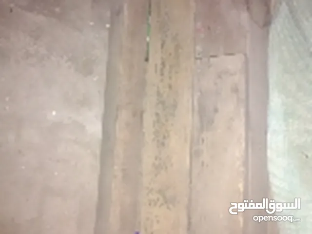 مرابيع خشب نوع احمر اصلي جديد غير مستخدم بطول 3.45 متر عدد 8 ب 70 الف ريال يمني فقط