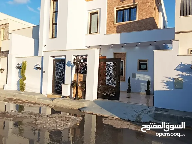 295 m2 More than 6 bedrooms Townhouse for Sale in Tripoli Ain Zara