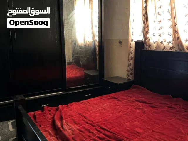 غرفه نوم بحاله جيده جدا