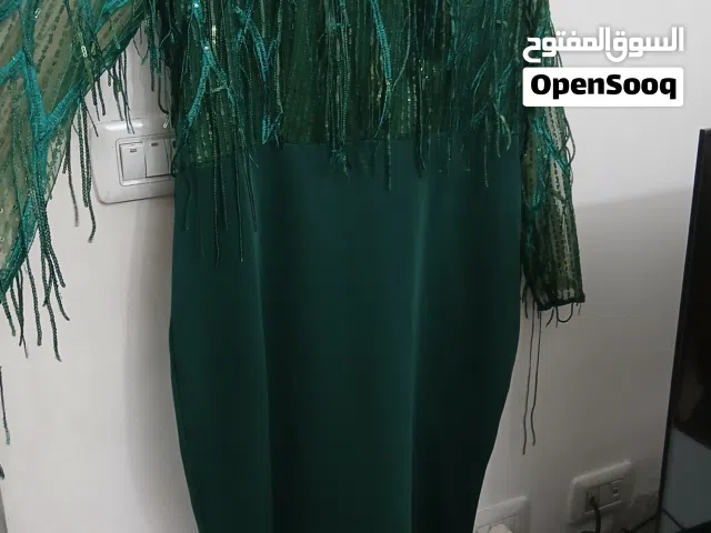 فستان سهرة اخضر بحاله الجديد لبسه وحده