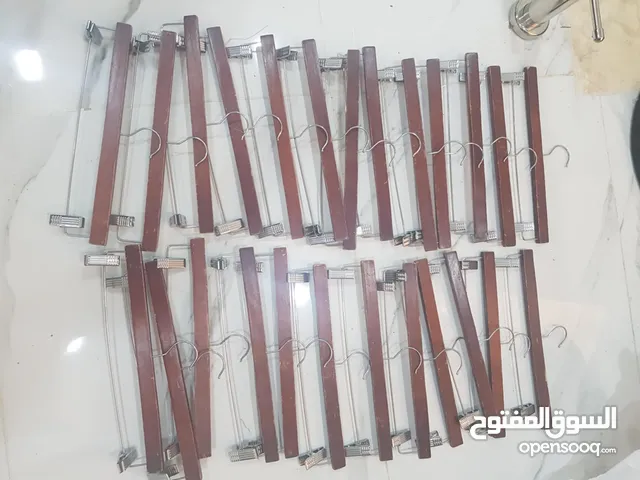 24 علاقة خشب