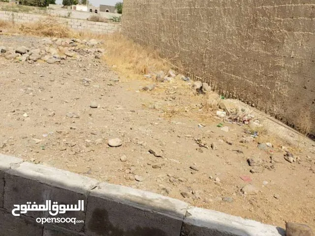 ارضية قطعه وحده على الخط مباشرتن معا مبني خلفها حوش فيه هنجر وبيرغرفه وحما خط الجراحية المودي الى اب