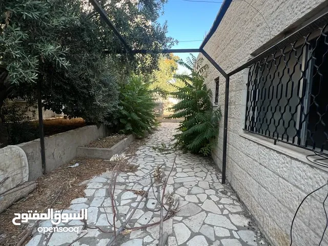 375 m2 5 Bedrooms Villa for Sale in Amman Al Gardens