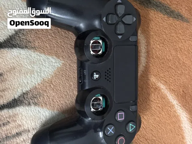 للبيع يدتين سوني 4 مستعمل اصلي فيهم ذرفت
