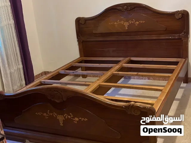 سرير خشب زان مجوز بحاله  ممتازه مع فرشته
