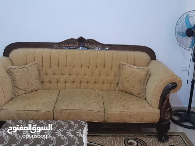 كنب للبيع ثلاثية وثنائية وطقم طربيزات
