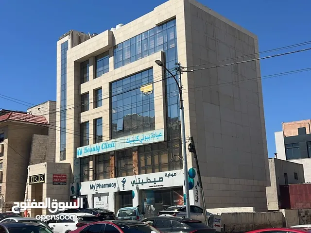 طابق للإيجار جزء من ضمن مجمع تجاري