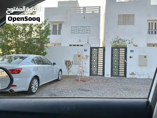 اللإيجار توين فيلا الثامنة قريبة من مدينة السلطان هيتم