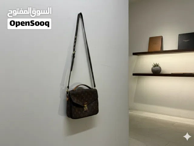 حقيبه كتف نسائيه فخمه ماركه لويس فيتون بسعر مغري