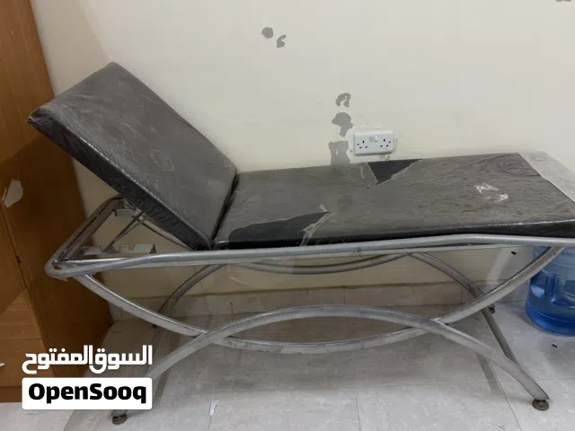 سرير طبي قابل للتعديل ( شبه جديد بأكياسه )