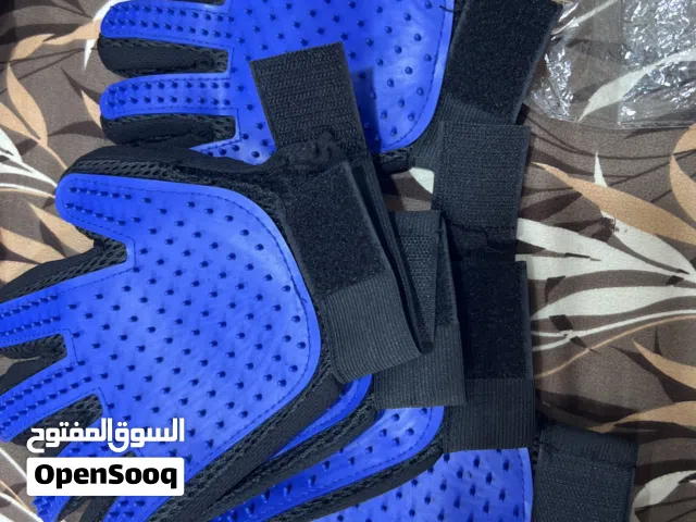 قفاز يستخدم للحيوانات مثل القطط والكلاب