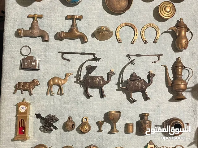 (تخفيض السعر) 102 قطعة من نوادر ونواعم النحاسيات و 10 مداليات نحاس. التفاصيل داخل الوصف.