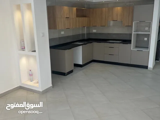 Appartement F3 de 100m2 (100%) fini avec cuisine semi équipée