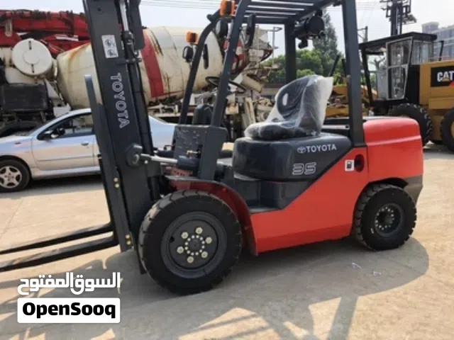 للايجار رافعة شوكية 3 طن مع السائق