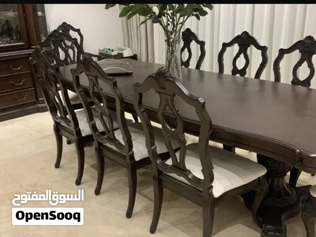 سفرة خشب كلاسيكية مع بوفيه — حالة ممتازة