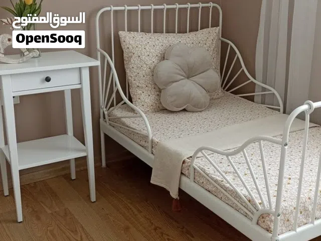 سرير حديد ( ماركه ايكيا) لون ابيض