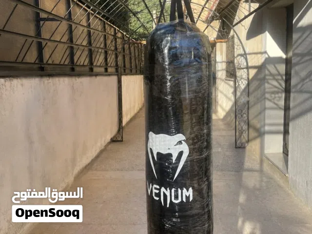 كيس ملاكمة احترافي (140 سم - 40 كغم)  بحالة الوكالة اخو الجديد سبب البيع عدم التفرغ بسبب الدراسة