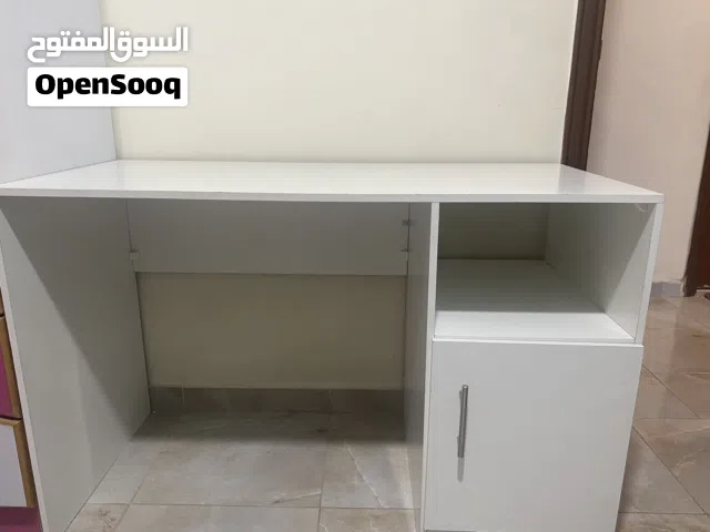 مكتب  بحالة جيدا جدا للبيع