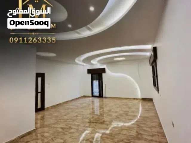 400 m2 More than 6 bedrooms Villa for Rent in Tripoli Al-Serraj