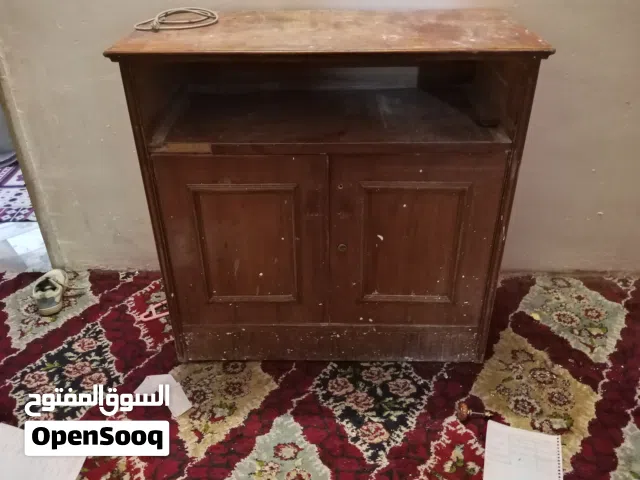 ميز احذية نضيف بعده وبيه مجال