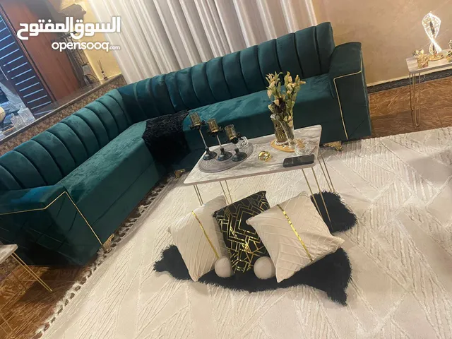طقم كورنر تسع مقاعد تفصيل خشب سويد لاتيه استعمال. ثلاث اشهر. للبيع المستعجل طقم كورنر ت. 150 دينار.