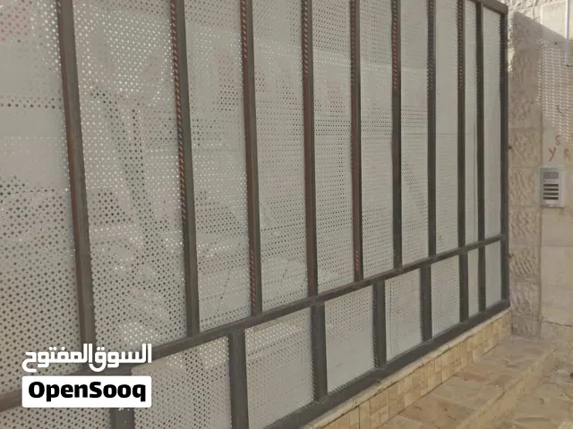 سور حديد مع شبكه كامل للبيع بحاله الجديد