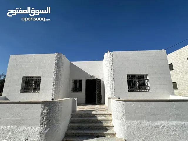 220 m2 3 Bedrooms Townhouse for Sale in Al Karak Manshiyyet Abu Hammour