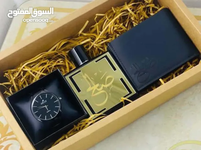 بكجات جزدان وعطور وساعات بتكتب عليهم اسمك