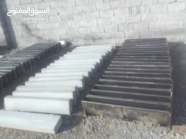 فورمات بندورة واعتاب وبلاط معشب مستعملات للبيع