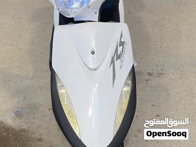 ماكس عدله لون ابيض