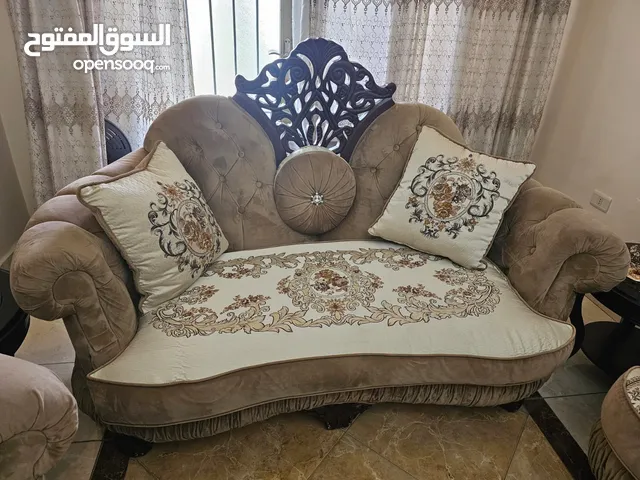طقم كنب فاخر جيدد عدد 7 مقاعد
