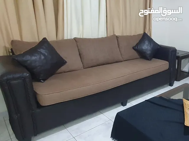 للبيع طقم كنب 6 مقاعد بحالة ممتازة