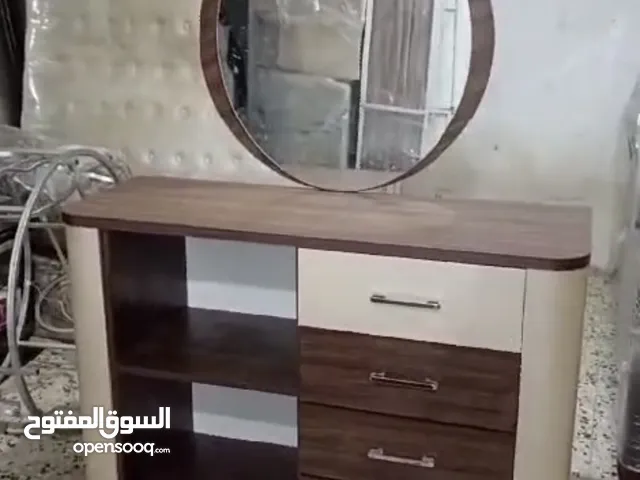 غرفة نوم كاملة سرير و دولاب و اتنين كوميدنو و اتنين تسريحة و خشب جيد